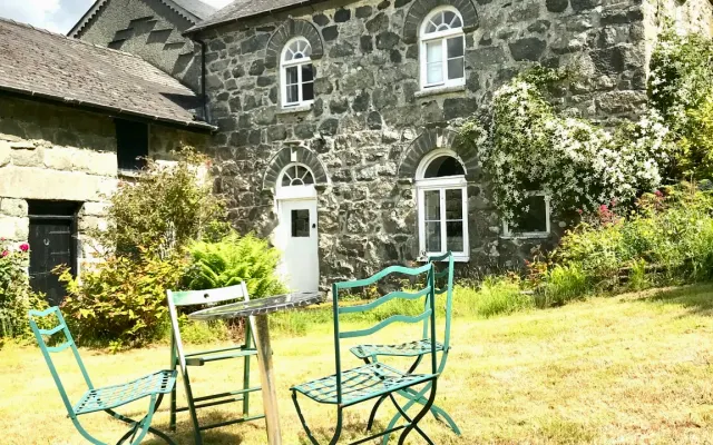 3 Bedroom Self Contained Cottage within grounds of Arthog Hall