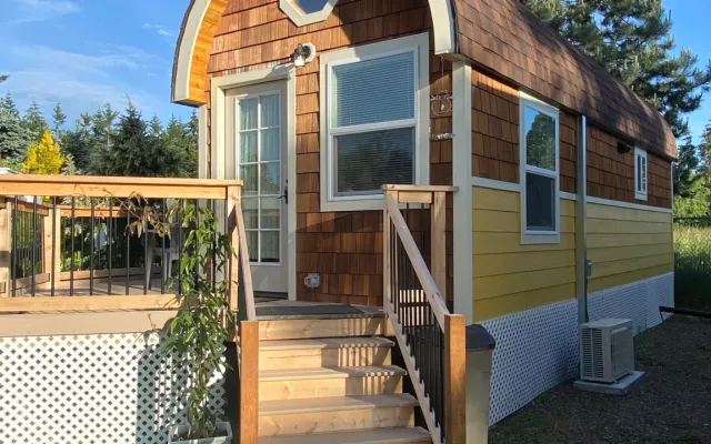 Tiny House "The Cat Perch" Hosted by SalemStay