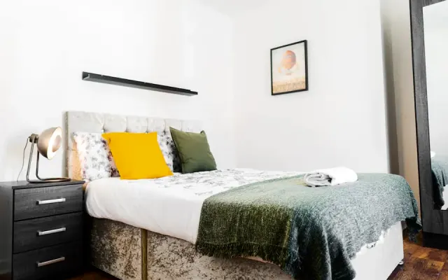 NUEVO Encantadora casa de 4 dormitorios cerca del centro de la ciudad