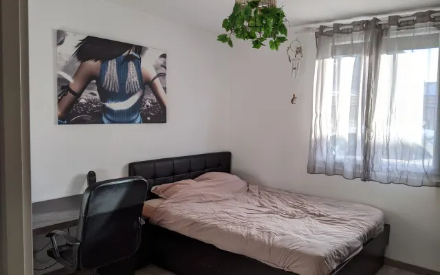 Room for 2 adults - 5 min away from metro/tram