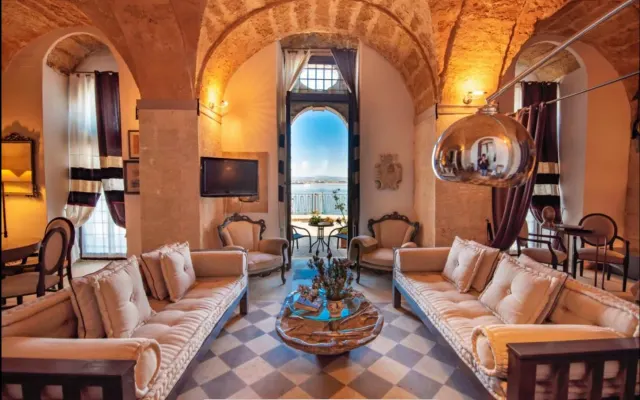 PALAZZO BLANCO SUITE MIT MEERBLICK UND TERRASSE