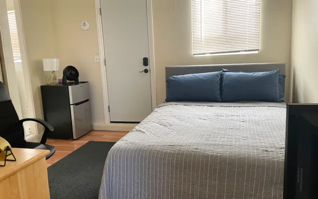 Charming Guest Suite- Close to everything