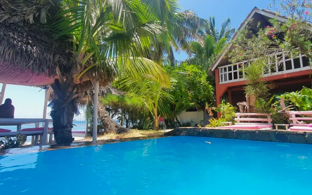 SUITE DUPLEX VICINO AL MARE E ALLA PISCINA CON PRIMA COLAZIONE