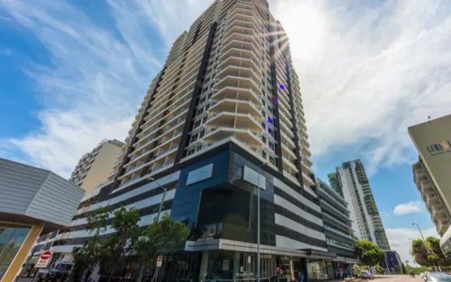 Darwin City Apartment with Pool & Harbour View