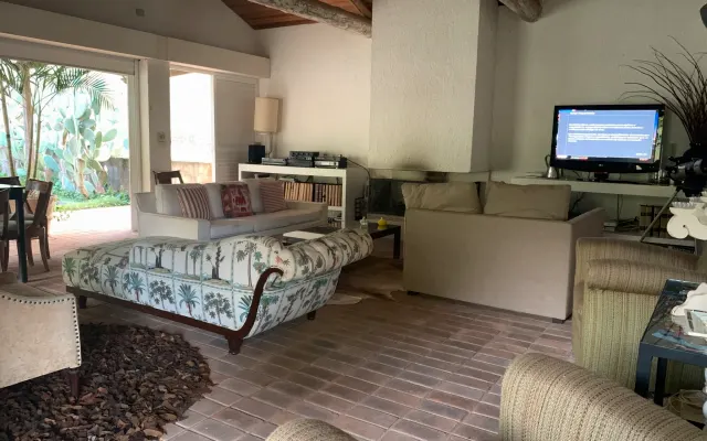 Casa di campagna vicino a San Paolo con camino e vasca idromassaggio