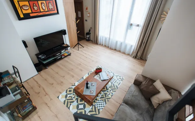 SPACIOUS & STYLISH - HEARTH OF HISTORICAL CENTRE