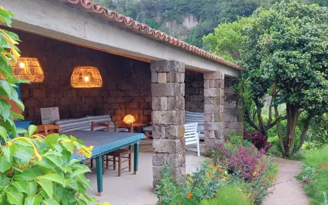 House 2 with Garden