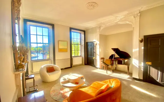 2 Bett-Wohnung mit Hafenblick in Leith, Edinburgh