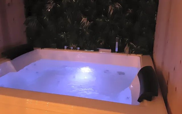 Loveroom com Sauna, Hammam, Jacuzzi privados - Hôtel Du Berry
