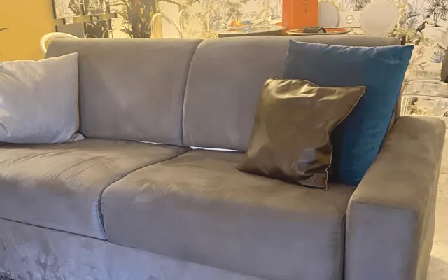 Sofá-cama BnB no meu apartamento em Nice ******** 1 viajante a solo