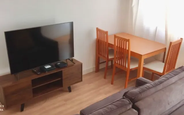 Komplette und luftige Wohnung mit AC
