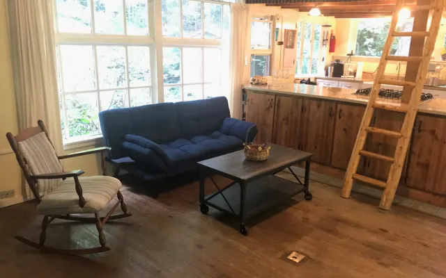 Cabina rustica sul torrente Big Cove