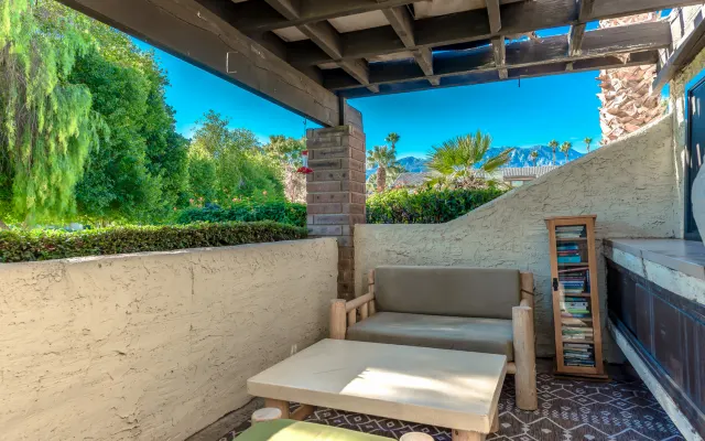 Desert's#1LOCATION-S.PalmSpringsPOOLS-TENNIS-GOLF