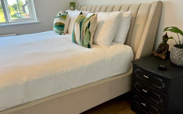 Modern SuperKing Private Bedroom w/ En-suite
