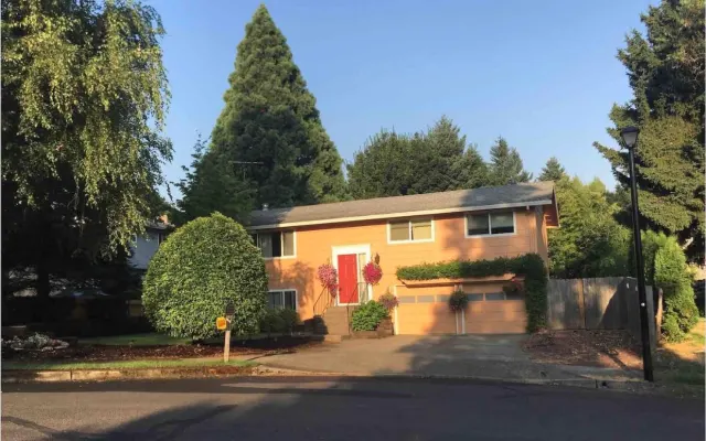 West Linn Relaxing Escape Entire Home 25min to PDX Eateries Bars Gas