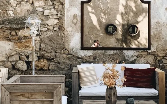 Es ist ein Boutique-Hotel im Zentrum der Altstadt URLA.
