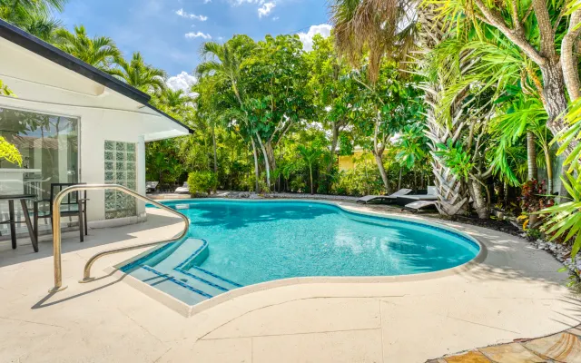 NEU! Tropische Oase/Luxusvilla 5 min zum STRAND