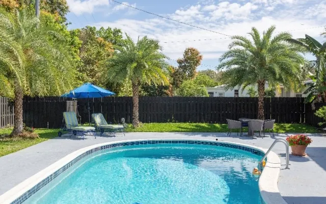 Modernes Apartment/ Resortähnlich/ Pool & Parkplatz