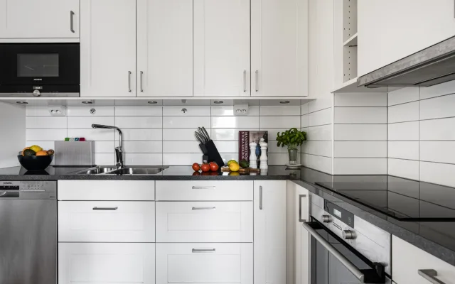 Ein neu gebautes Haus in der Nähe des Stadtzentrums. FKK willkommen