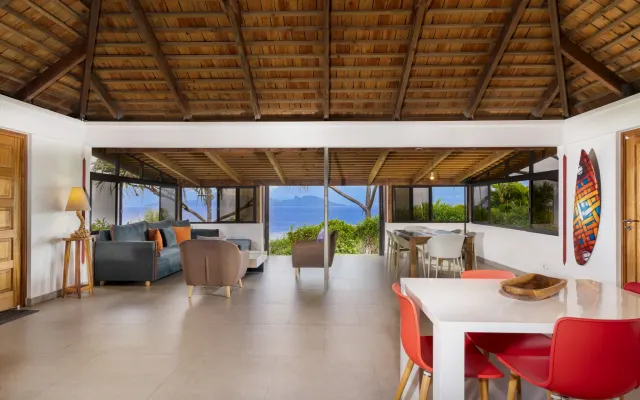 Casa bonita com vista para Moorea e para o oceano
