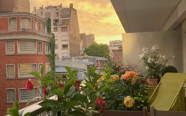Paris, Auteuil, 16. - Appart. T2 45 m2, asc., südlich, ruhige Straße.