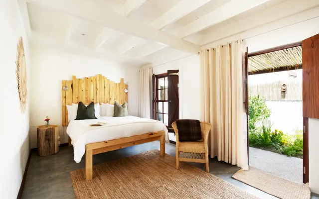 Gonana Guesthouse - Habitación doble con vistas parciales al mar desde