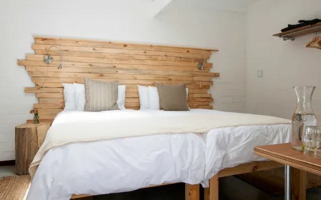 Gonana Guesthouse - Habitación doble junto a la piscina
