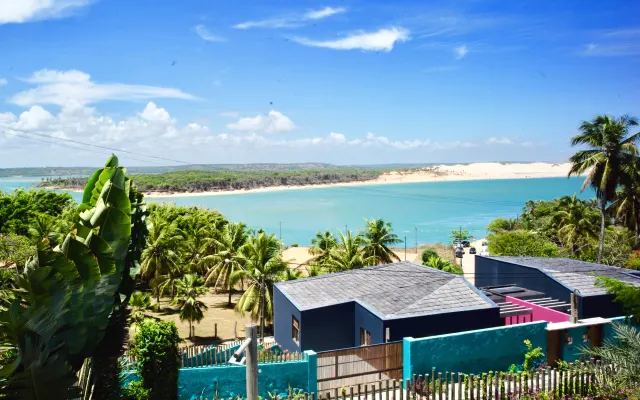 Casa con piscina e vista mare