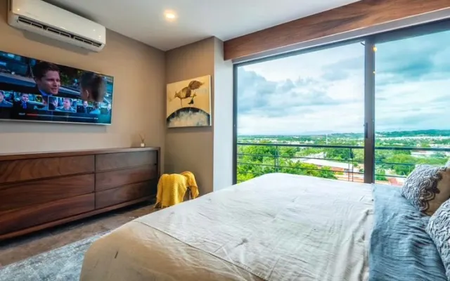 Top floor modern condo