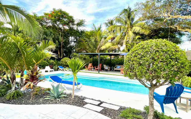 The Agustin Guesthouse - Habitación Queen junto a la piscina