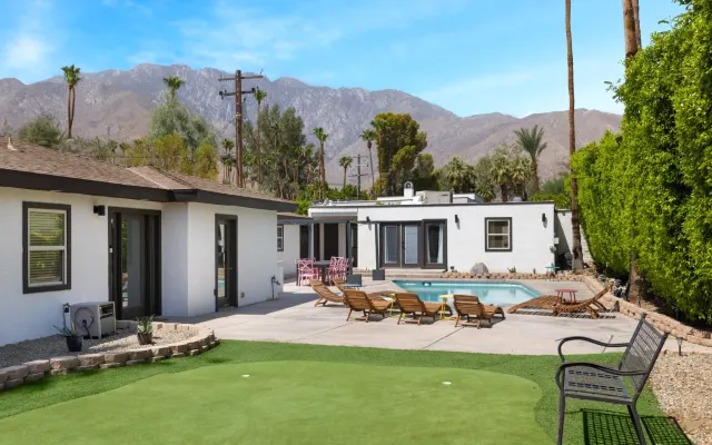 Private Desert Oasis with Pool/Spa Beautiful Mountain Views