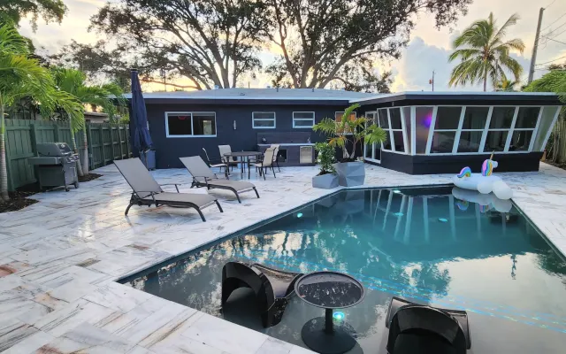 Captivating Villa with Heated Pool, Laundry & More
