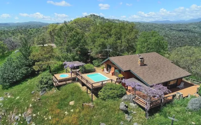 Cabaña remota en Yosemite con piscina y spa privados