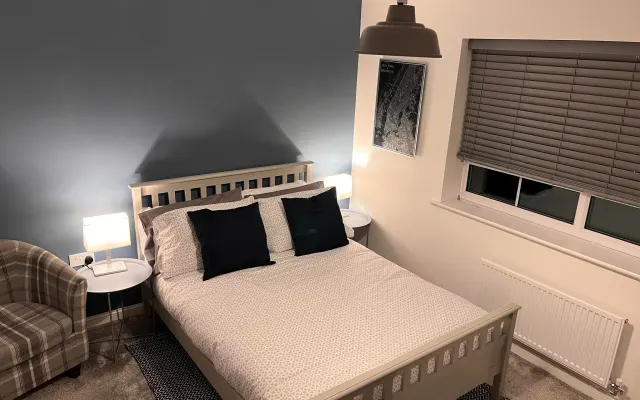 Camera privata con bagno in casa con parcheggio gratuito presso l...