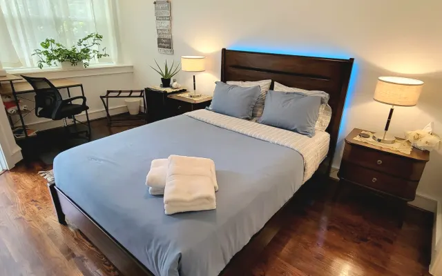 Suite privée moderne et pratique à proximité de l'avenue Washington