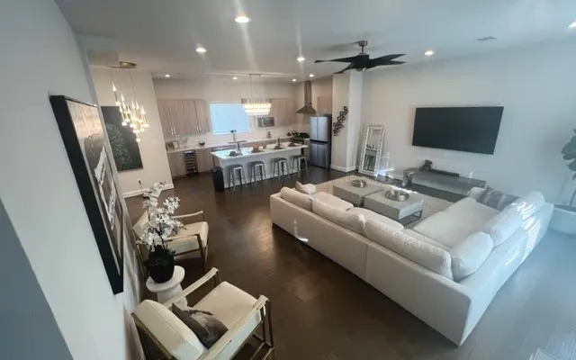 Spazio a Midtown con camera da letto e bagno privato