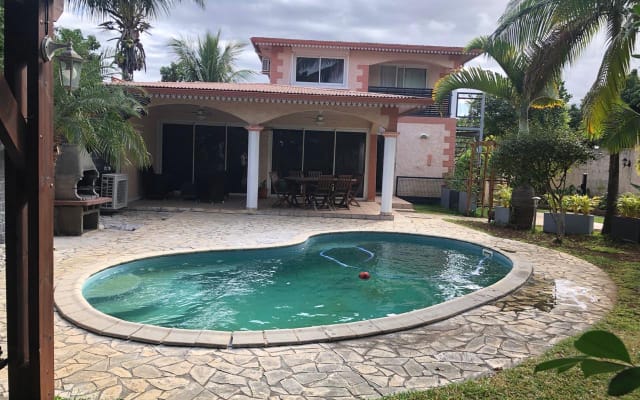 T2 com ar condicionado, wifi no rivière saint Louis com piscina...