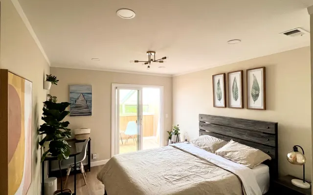 Paris room with private sunroom near Campbell downtown