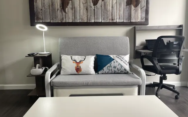 Sonny’s Co-Working/Sleep Space