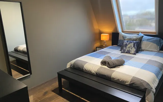 LIVE LIKE A LOCAL: Modern, large, trendy room in de Pijp