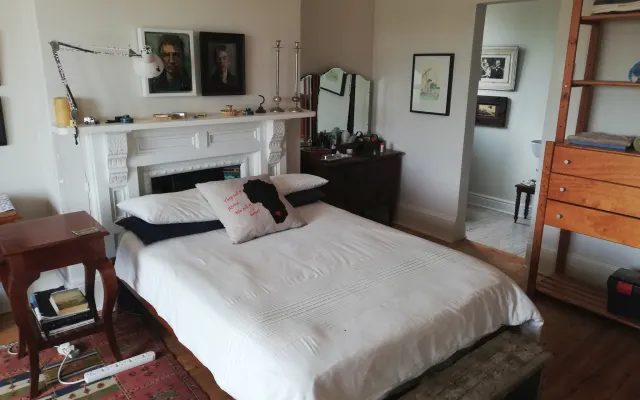 Una habitación normal en una casa normal