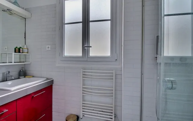 Bonito apartamento con terraza, zona Buttes Chaumont