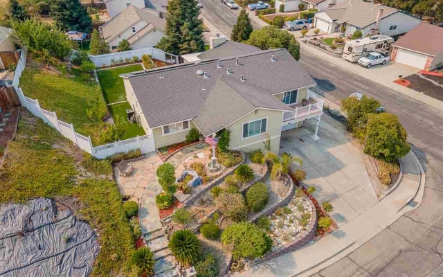 Large quiet, relaxing, safe, clean Gay owner-occupied home close to SF