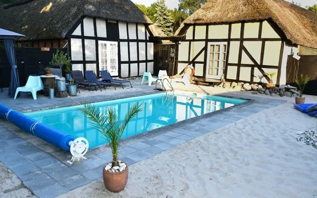 Entspannendes Gästehaus (Farm61) mit Pool, nackt auf dem Lande