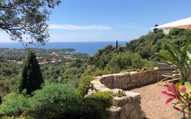 CASA CON VISTAS AL MAR