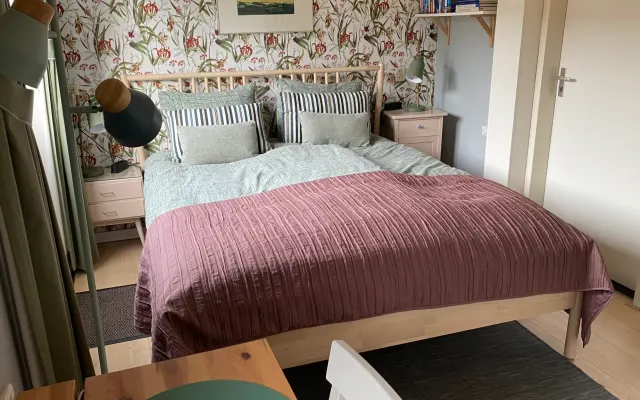 Chambre avec salle de bain privée + parking gratuit à 15 minutes du...