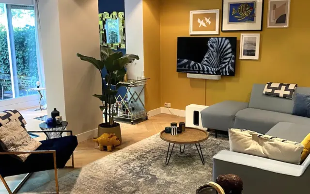 Beautiful spacious 160m2 family apartment + garden