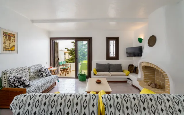 Rural 2 bdrs. apartment just few meters from Monica Isabel beach