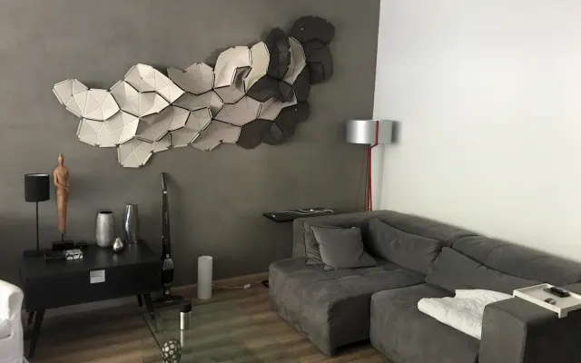 Increíble habitación en un apartamento renovado de diseño noir en...