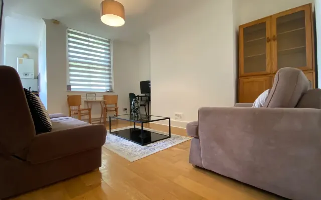 Intero appartamento con 2 camere matrimoniali e divano letto a Greater